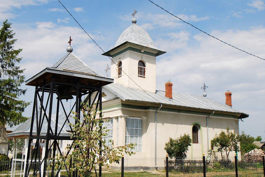Biserica - vedere exterioară